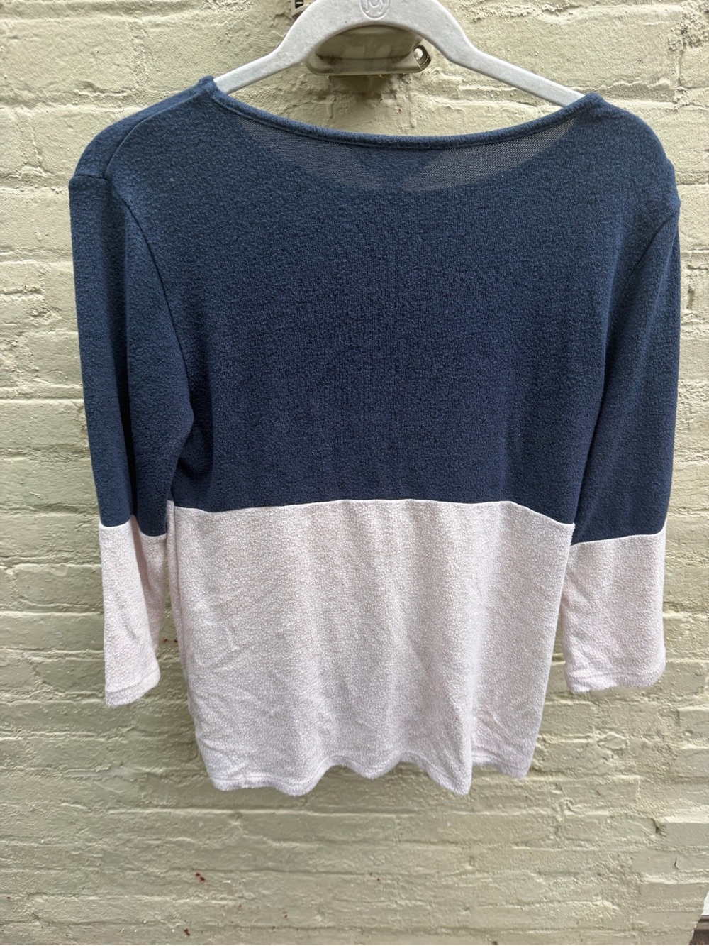 Lovely EUC Market & Spruce twist front top - Picture 6 of 8